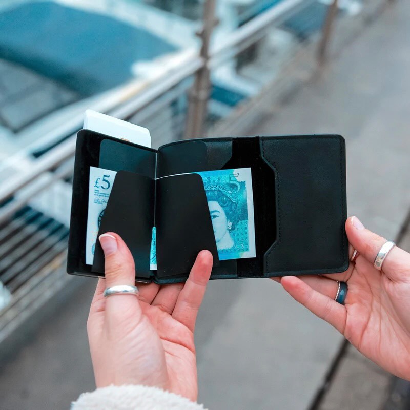 Card Wallet with AirTag Holder